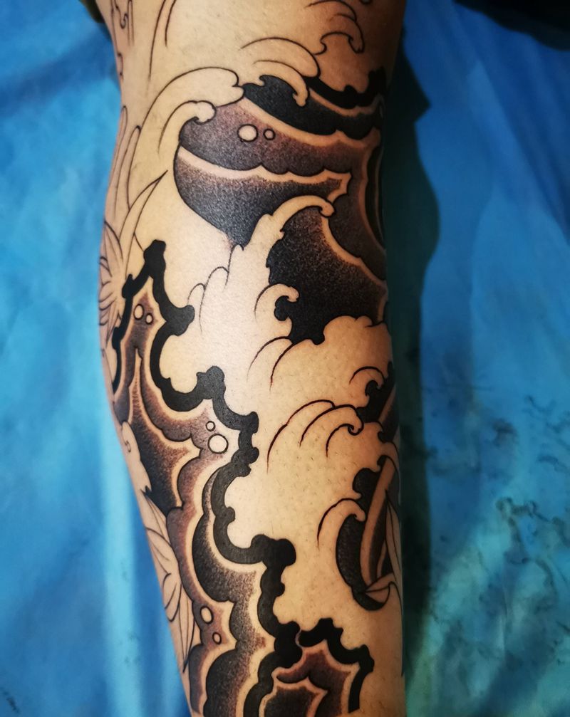 传统包小腿纹身图片_腿部老传统点刺纹身图案