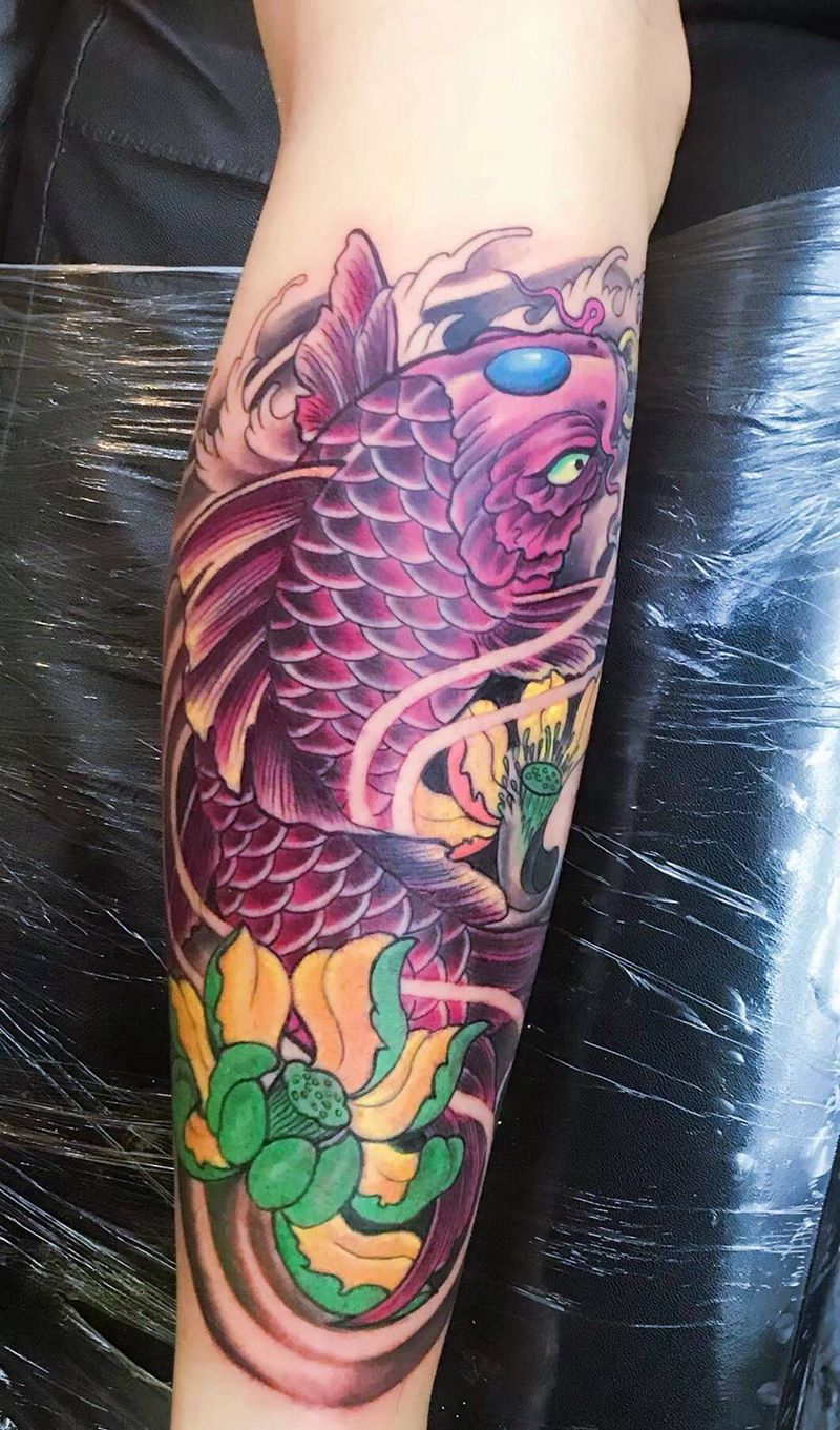 鲤鱼小腿纹身图片