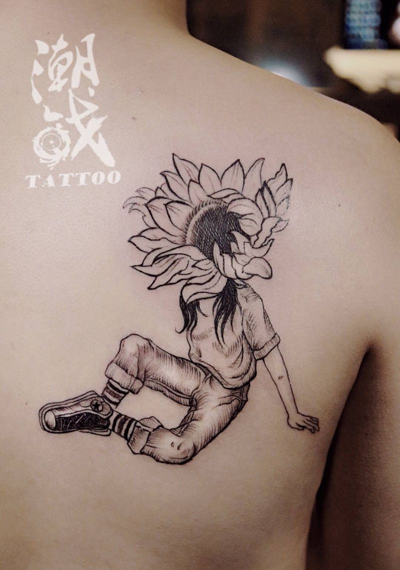 向日葵女孩纹身图片_背部欧美写实清新纹身图案