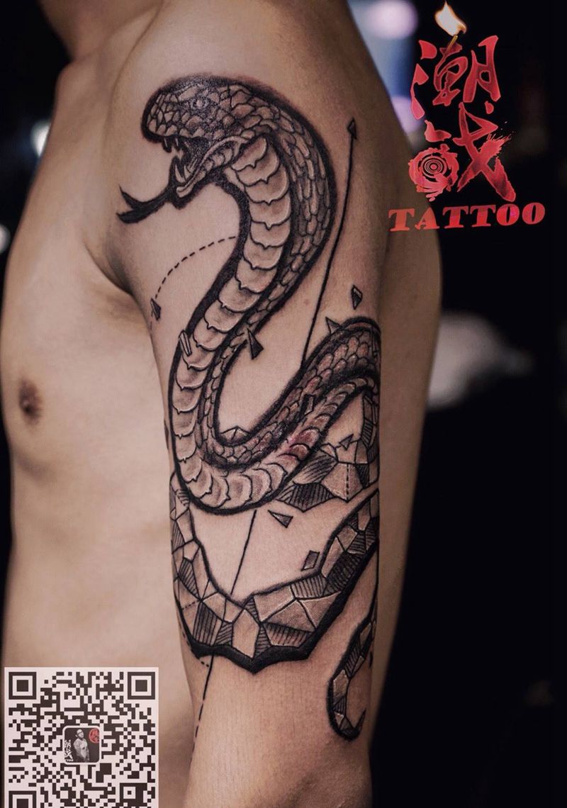 引蛇出洞纹身图片_成品手臂写实动物纹身图案