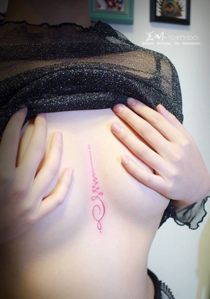 胸部小清新纹身图片_胸部几何小清新纹身图案