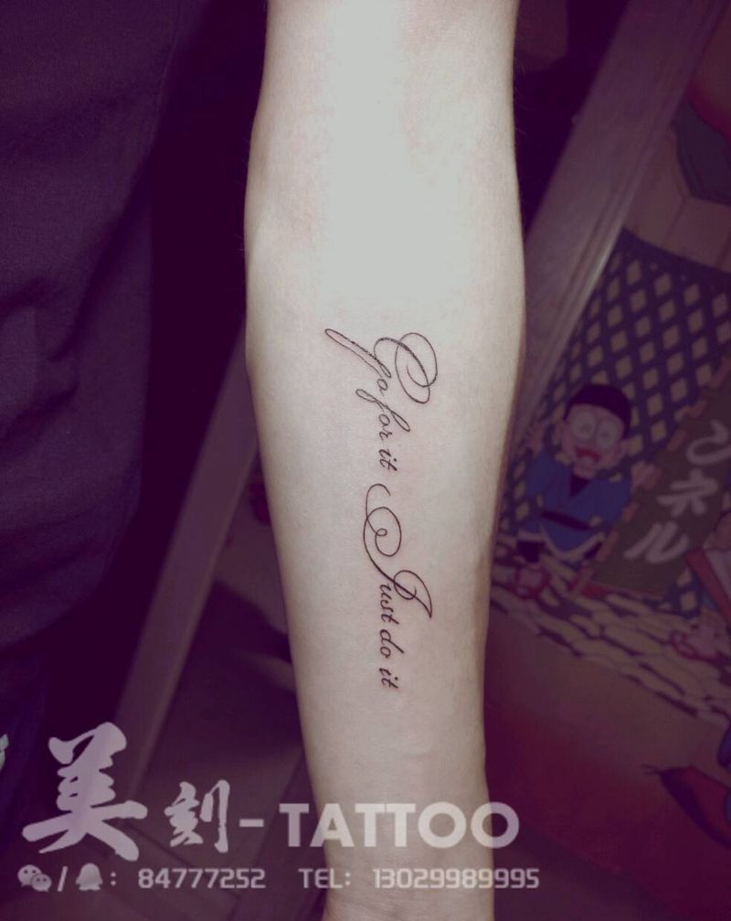 欧美范纹身图片_手臂欧美几何字符纹身图案