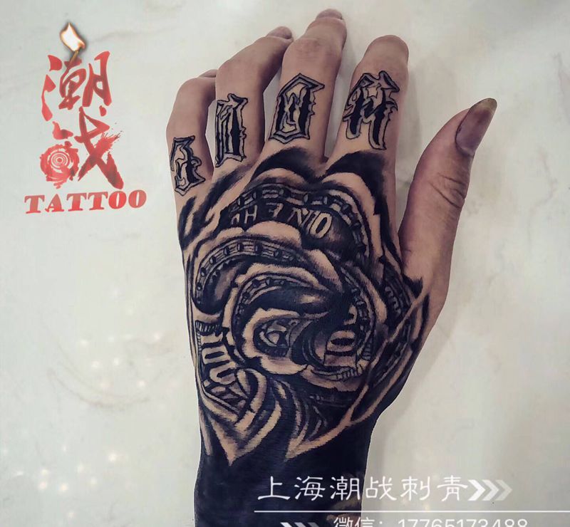 发财手纹身图片_手部欧美写实纹身图案