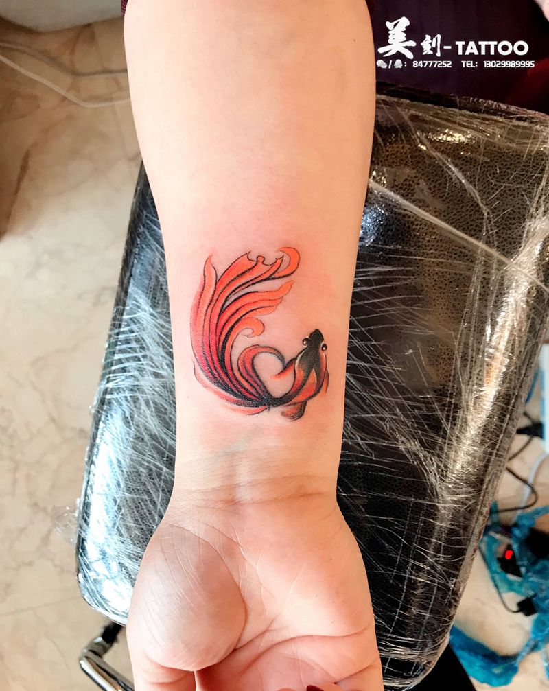 遮盖！！为客人设计了一条金鱼！纹身图片_手臂水彩纹身图案