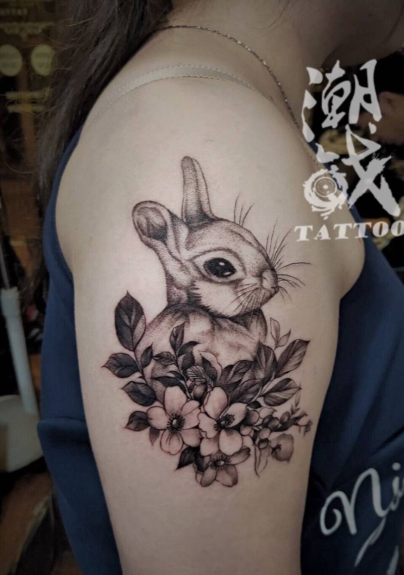 小白兔纹身图片_手臂欧美写实兔子纹身图案