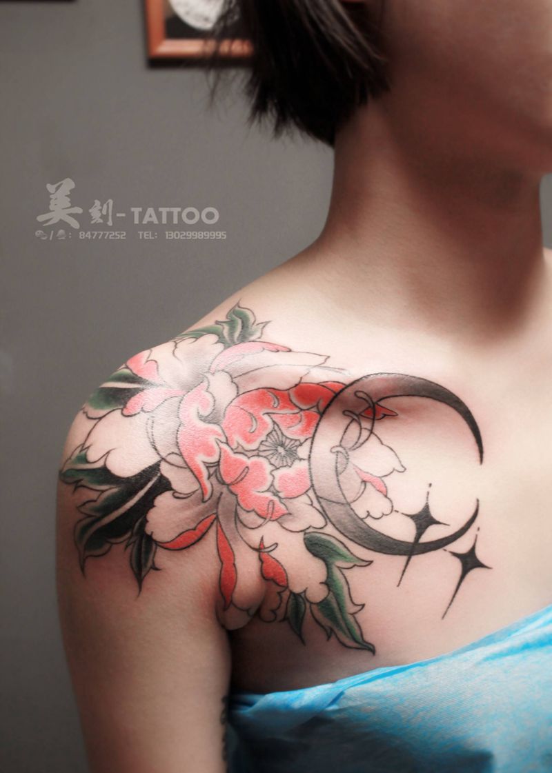 星月牡丹纹身图片_肩部胸部水彩纹身图案