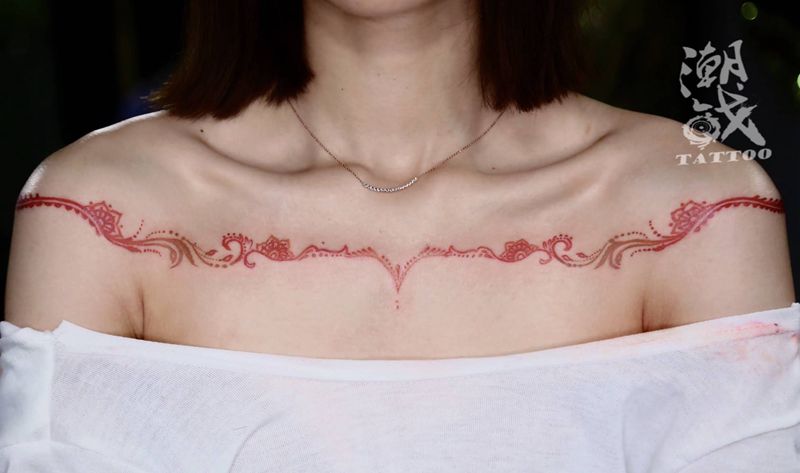 蕾丝项链纹身图片_胸部点刺图腾蕾丝纹身图案