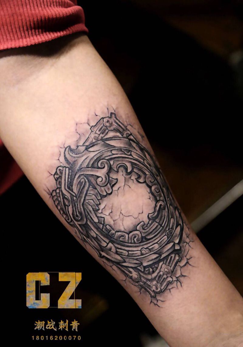 裂纹龙图腾纹身图片_手臂欧美写实图腾撕裂纹身图案