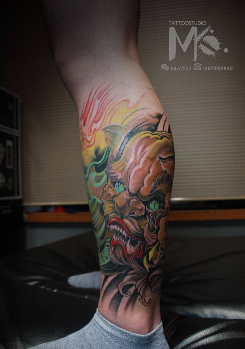 小腿福狮纹身图片_腿部新传统纹身图案