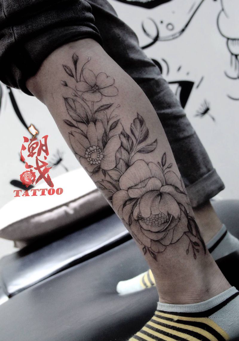 素雅纹身图片_腿部点刺花纹身图案