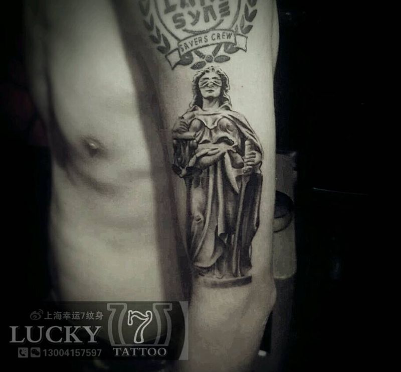 石像|幸运7纹身纹身图片_手臂写实人物黑灰成品纹身图案