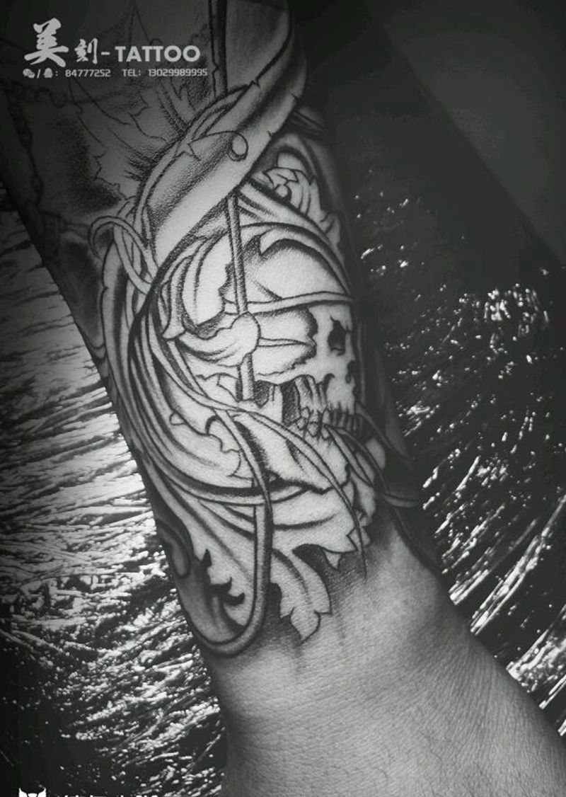 接个小图纹身图片_手臂欧美鬼神成品纹身图案
