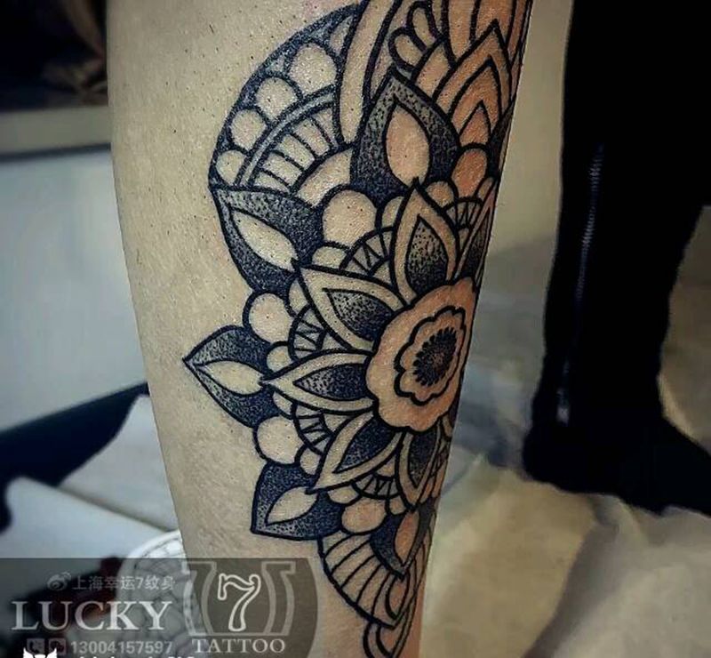点刺|图腾花|幸运7纹身纹身图片_腿部图腾点刺成品纹身图案