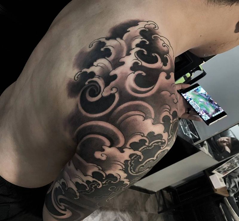 浪臂纹身图片_手臂新传统老传统纹身图案