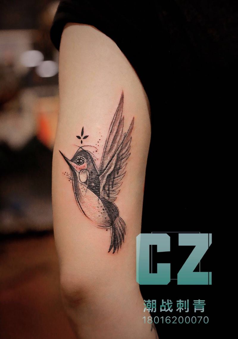 蜂鳥纹身图片_手臂水彩纹身图案