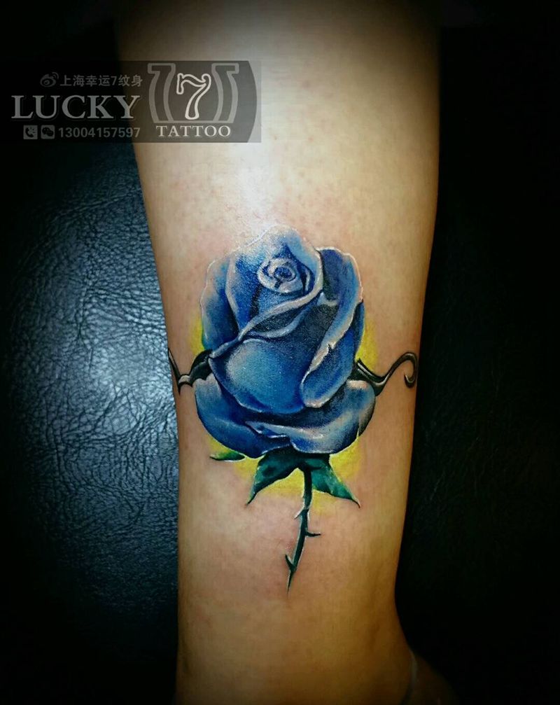 玫瑰|幸运7纹身纹身图片_腿部写实植物彩色成品纹身图案