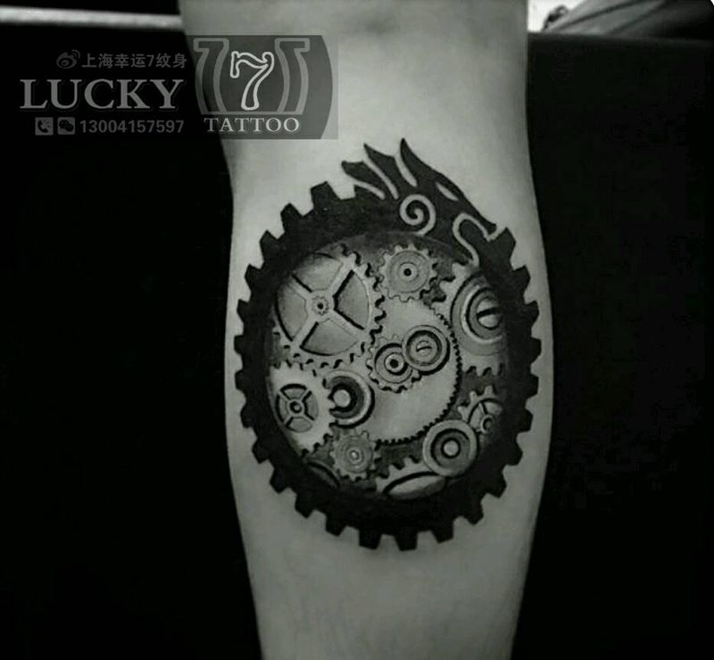 机械|幸运7纹身纹身图片_腿部黑灰成品纹身图案