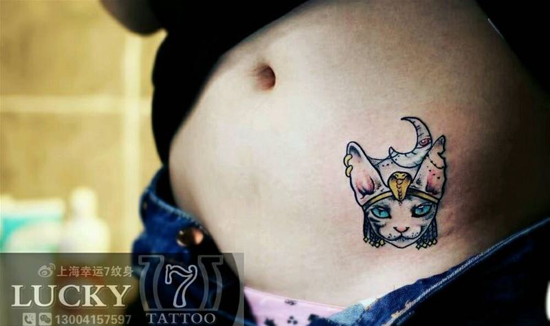 猫|幸运7纹身纹身图片_腹部欧美清新原创彩色成品纹身图案