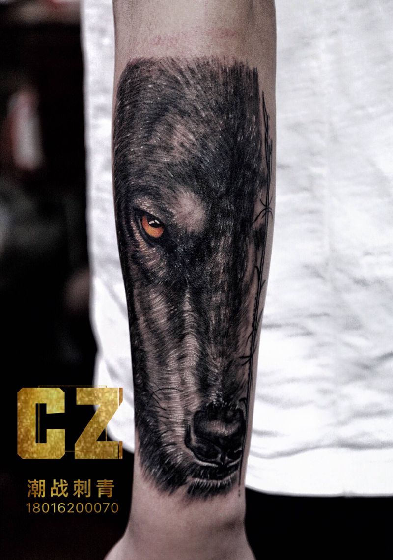 野兽出没纹身图片_手臂欧美写实纹身图案