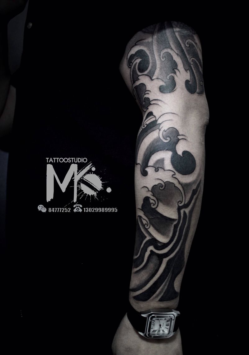浪纹身图片_手臂老传统纹身图案