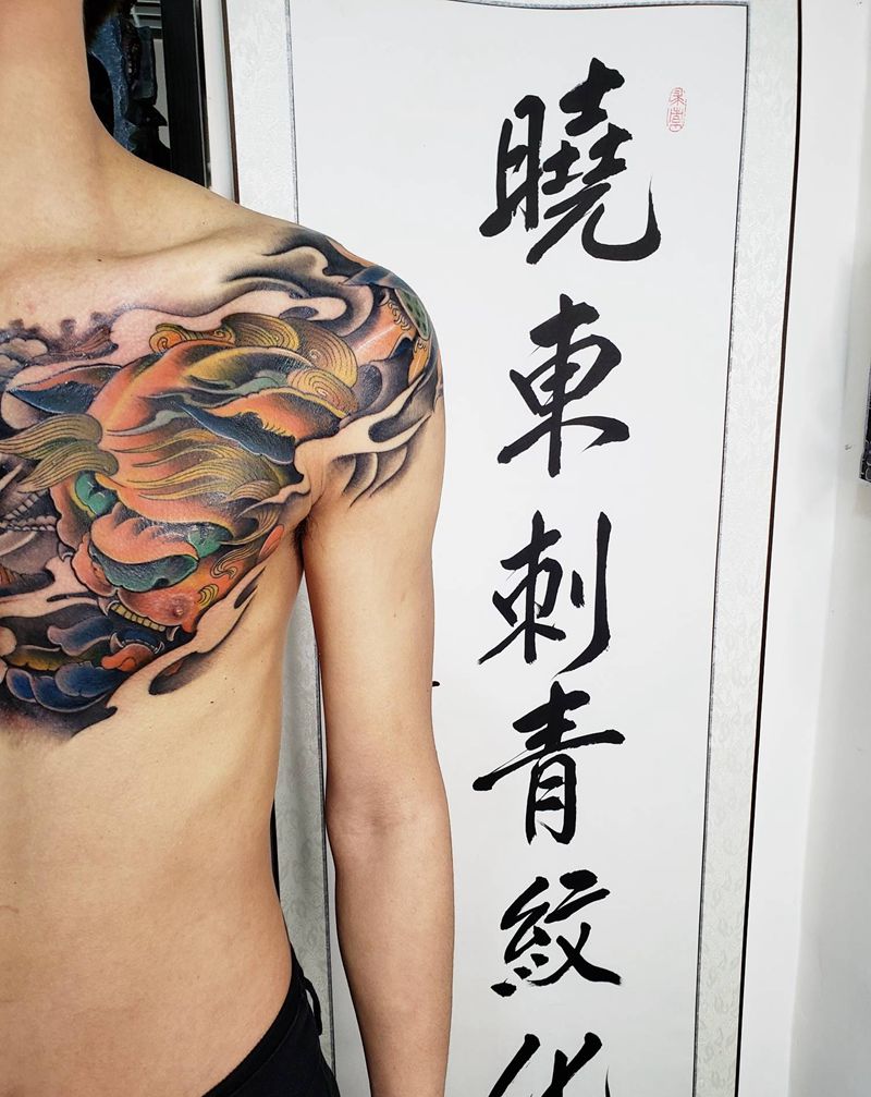 彩色花胸1500纹身图片_胸部新传统纹身图案