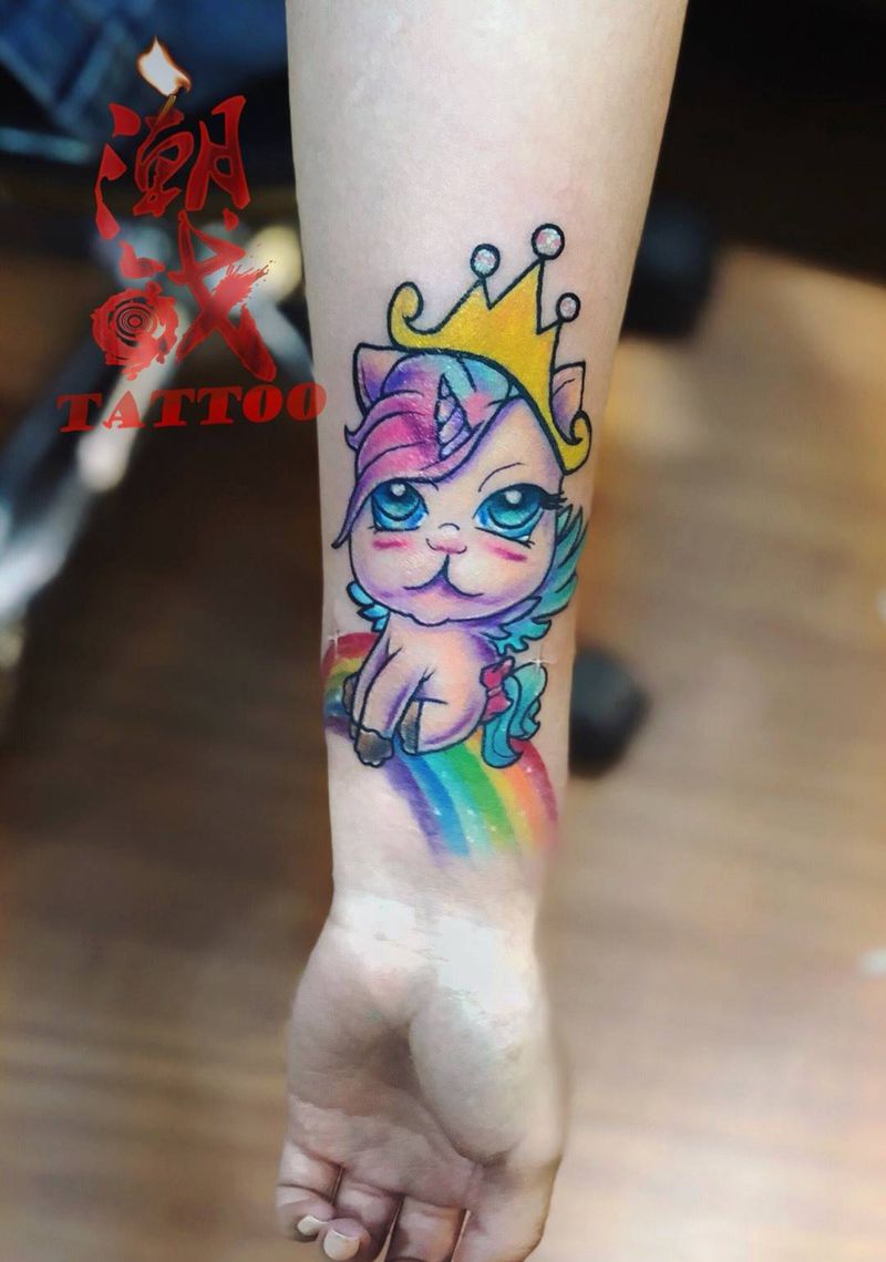 独角兽纹身图片_手臂New School纹身图案