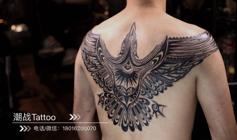 大鹏展翅纹身图片_成品背部欧美图腾几何翅膀纹身图案