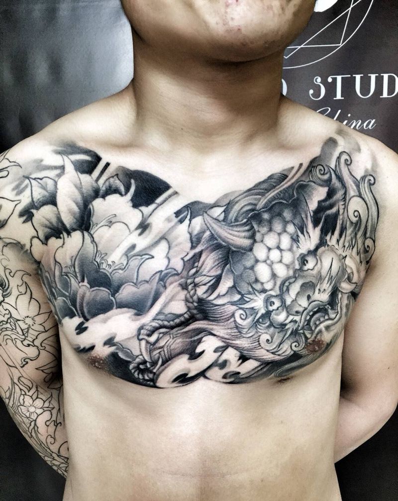 黑灰唐狮子花胸完成。纹身图片