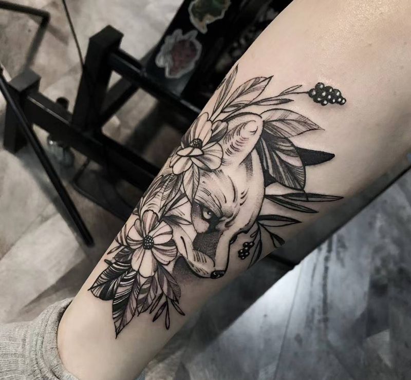 遮盖作品纹身图片_腿部脚部点刺纹身图案