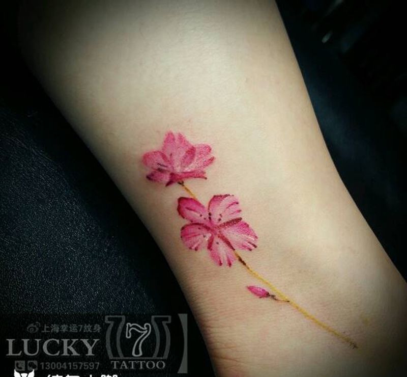 小花|幸运7纹身纹身图片_腿部清新植物彩色成品纹身图案