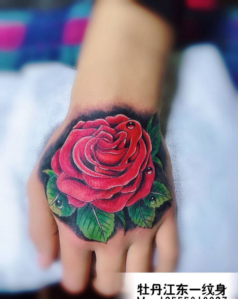 手背玫瑰花纹身图片