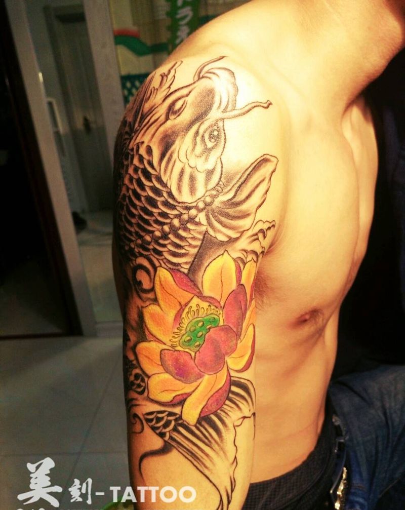 大臂鲤鱼纹身图片