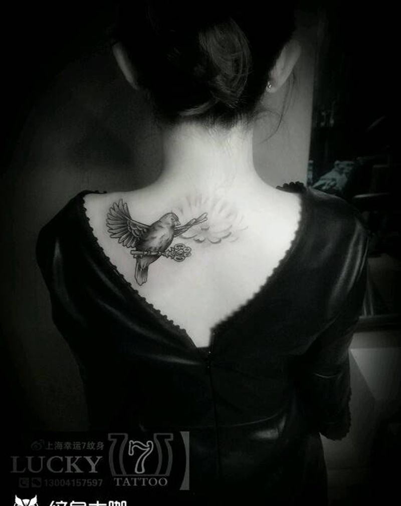 飞鸟|添加|幸运7纹身纹身图片_背部动物原创黑灰成品纹身图案