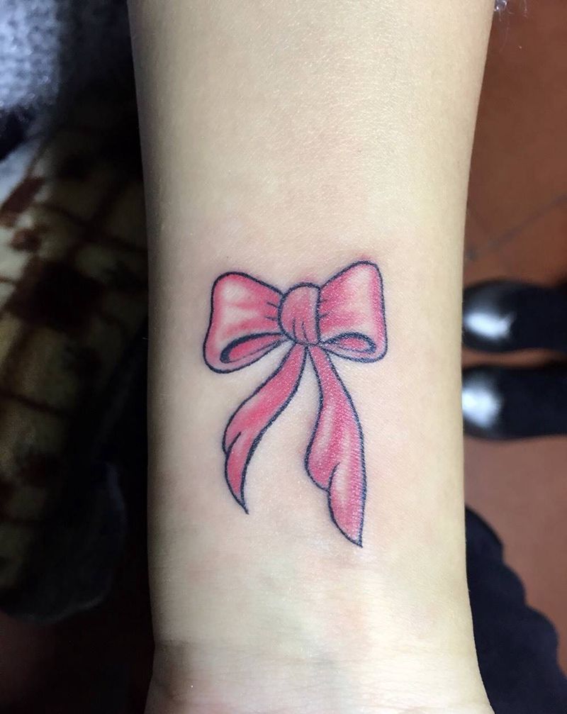 女生粉色蝴蝶结