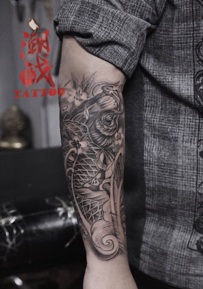 鲤鱼纹身图片_成品手臂传统鲤鱼纹身图案