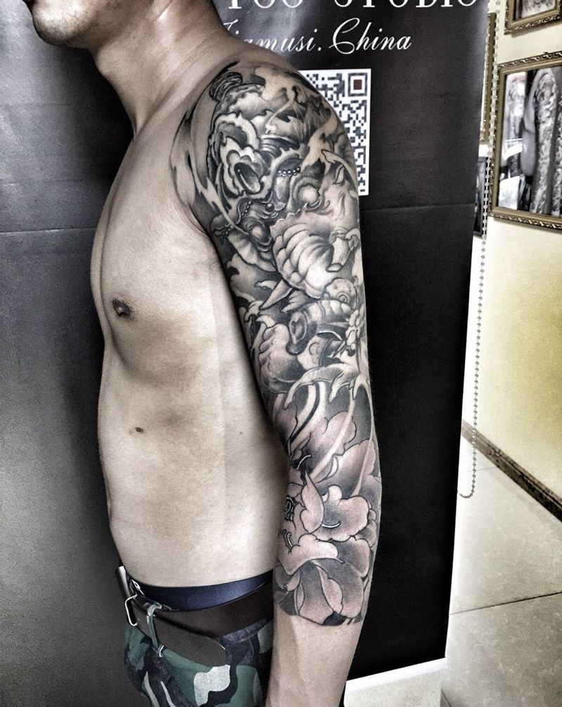 招财象神黑灰七分袖完成。纹身图片