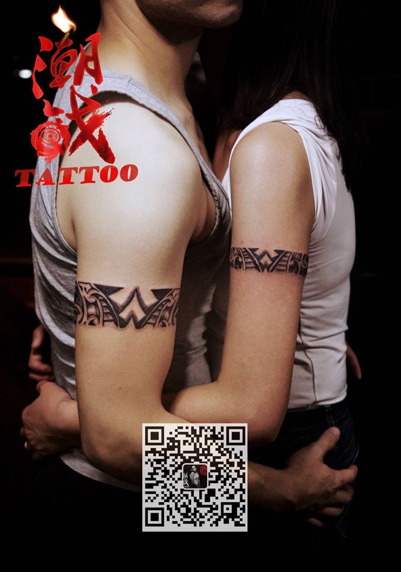 情侣臂环纹身图片_成品手臂几何图腾情侣原创纹身图案