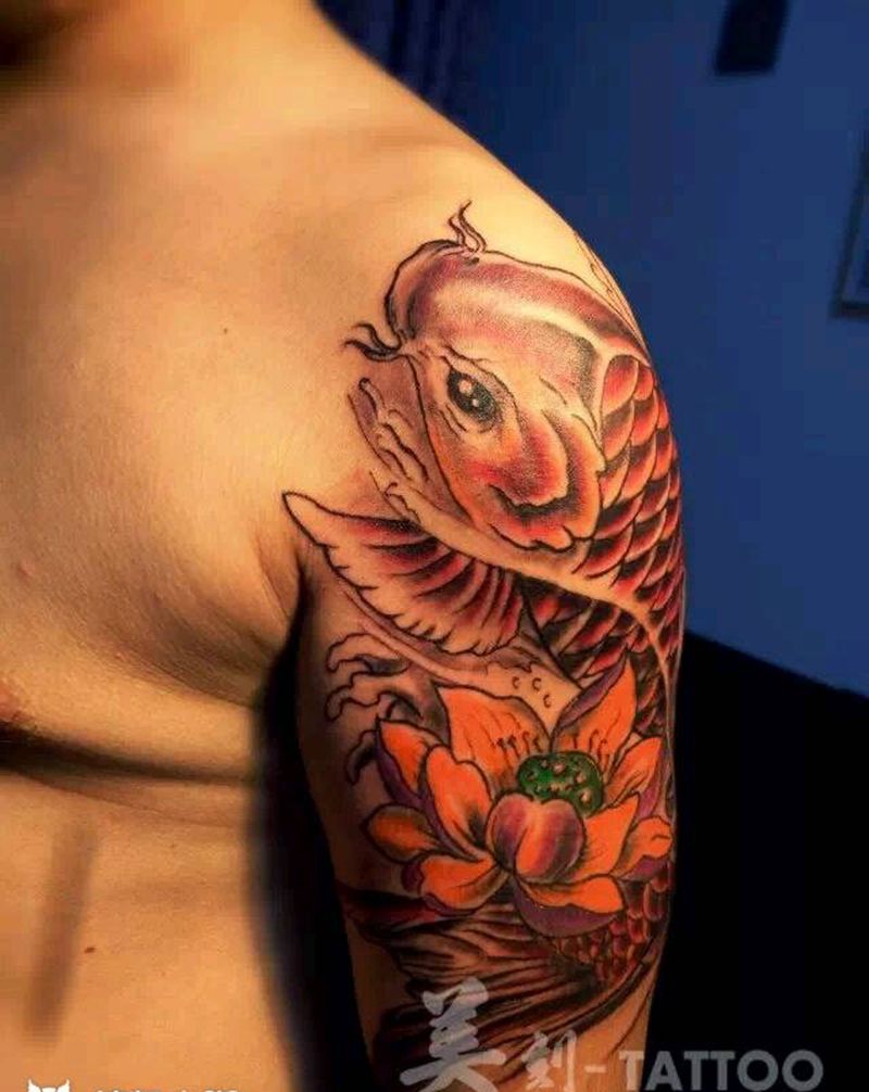 大臂锦鲤纹身图片_肩部传统成品纹身图案