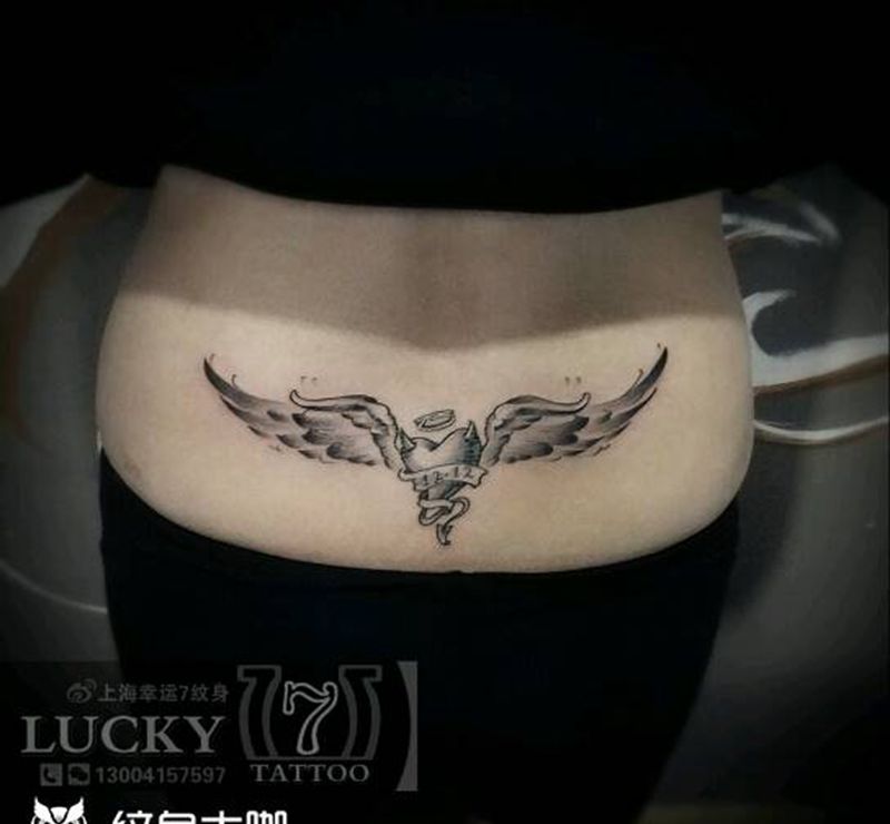 翅膀|幸运7纹身纹身图片_腰部原创黑灰成品纹身图案