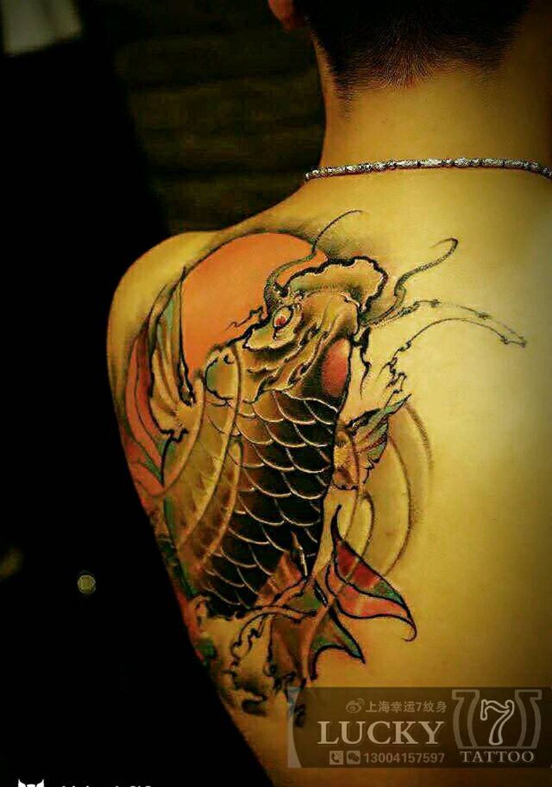 传统|鲤鱼|幸运7纹身纹身图片_背部传统动物原创彩色成品纹身图案