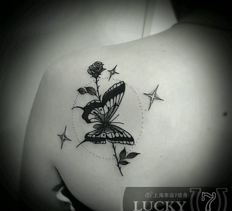 蝴蝶|幸运7纹身纹身图片_背部植物原创成品纹身图案