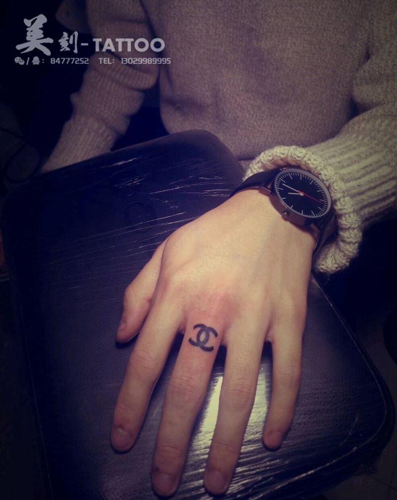 CHANEL纹身图片_手部欧美字符成品纹身图案