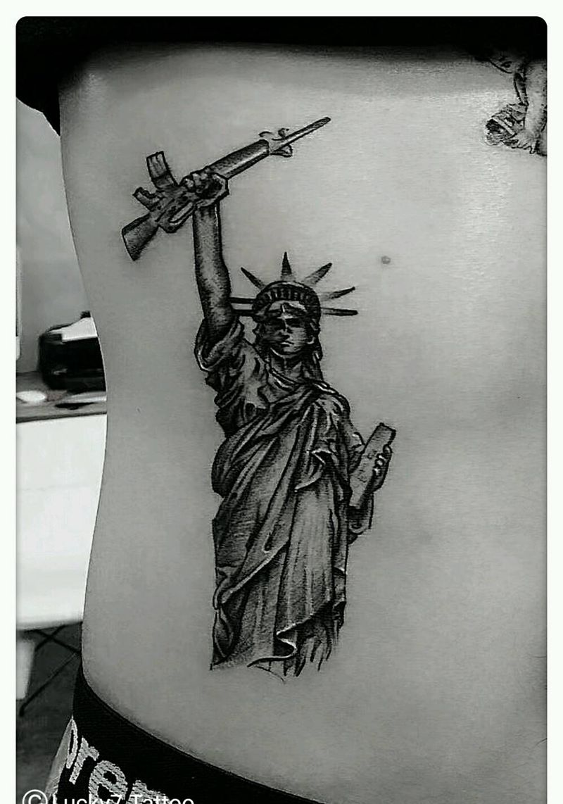 自由女神|幸运7纹身纹身图片_腹部欧美人物黑灰成品纹身图案