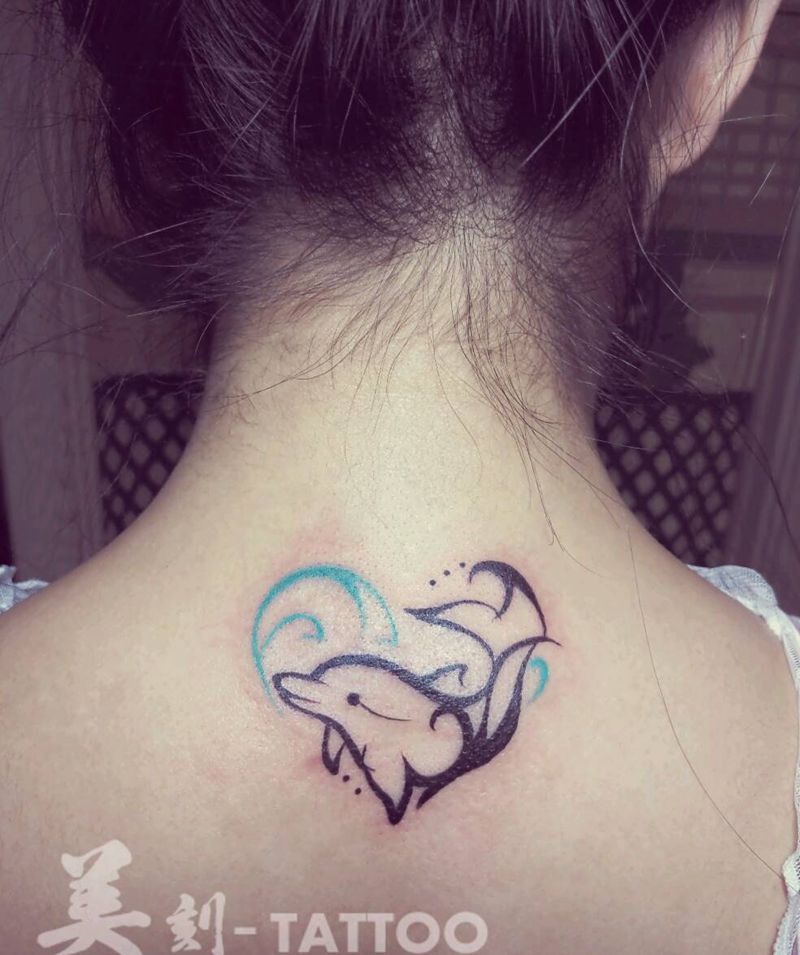 海豚图腾纹身图片_颈部背部传统贴纸几何纹身图案