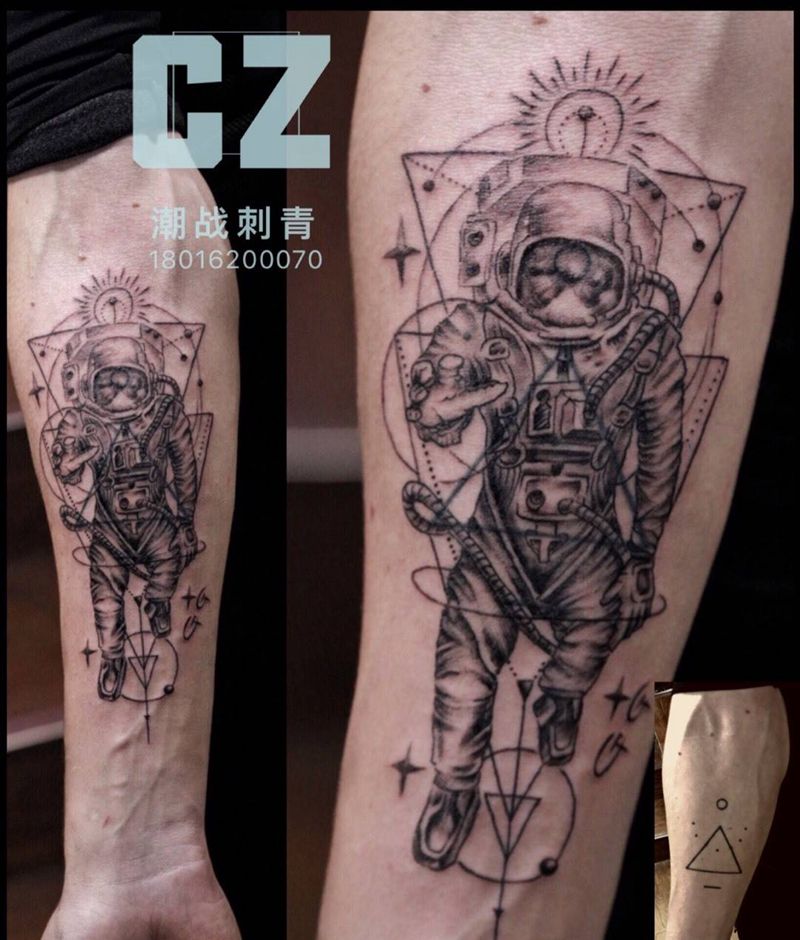 宇航员纹身图片_手臂欧美写实宇航员纹身图案