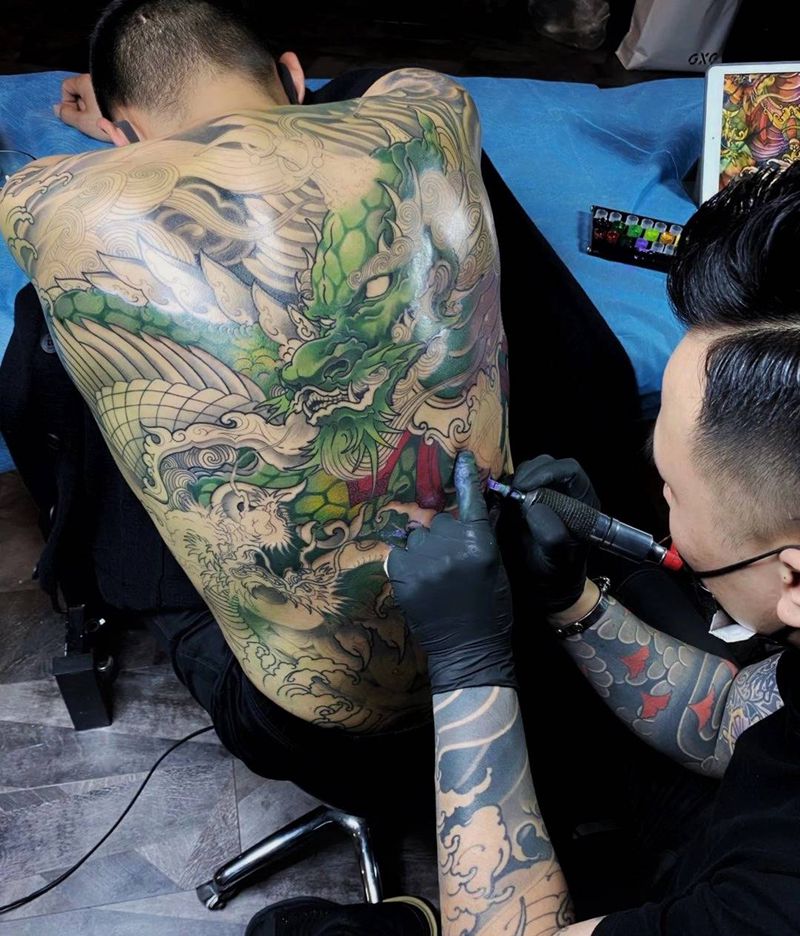 满背未完成纹身图片_背部老传统新传统纹身图案