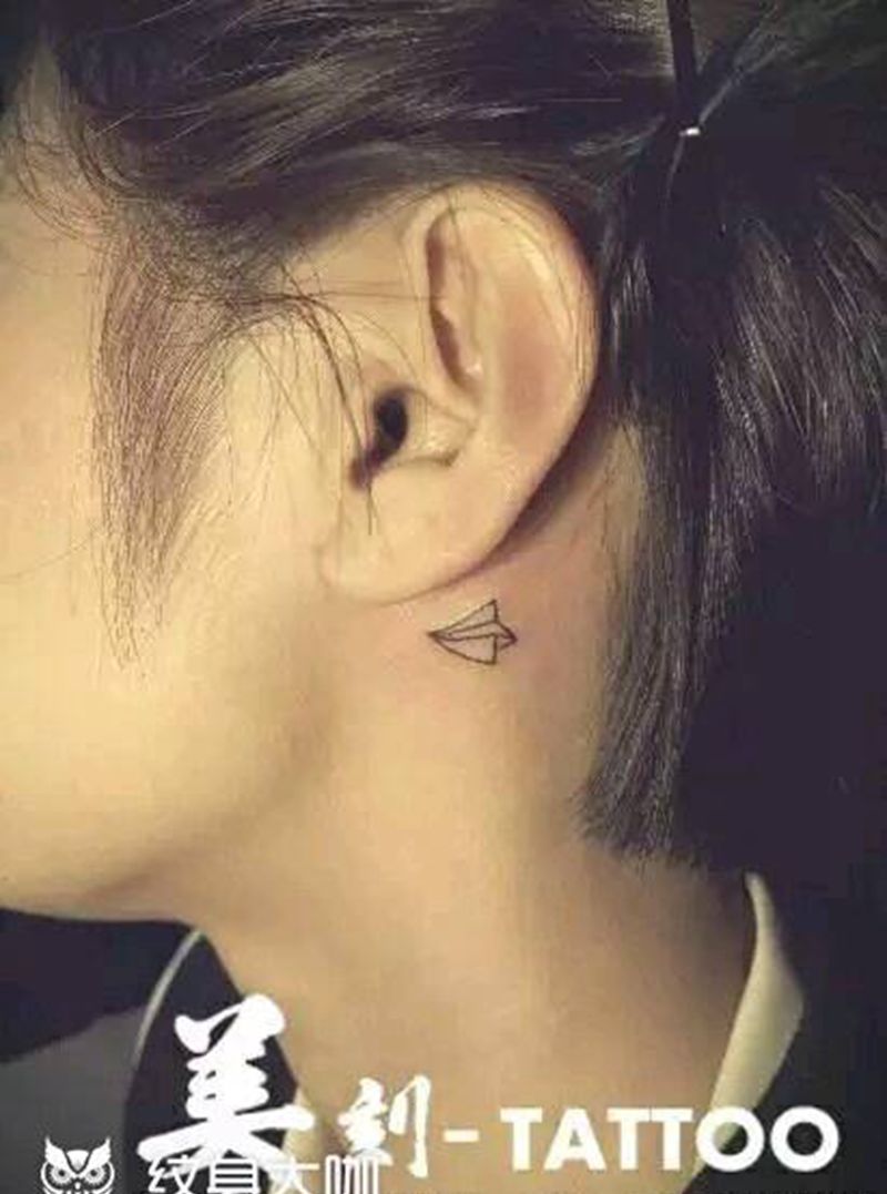 纸飞机纹身图片_颈部欧美贴纸几何成品纹身图案