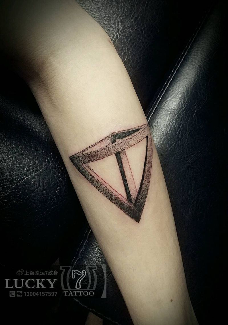 点刺|几何三角|幸运7纹身纹身图片_手臂几何原创点刺成品纹身图案