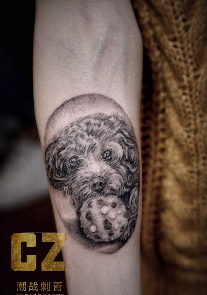 宠物情缘纹身图片_手部欧美写实宠物纹身图案