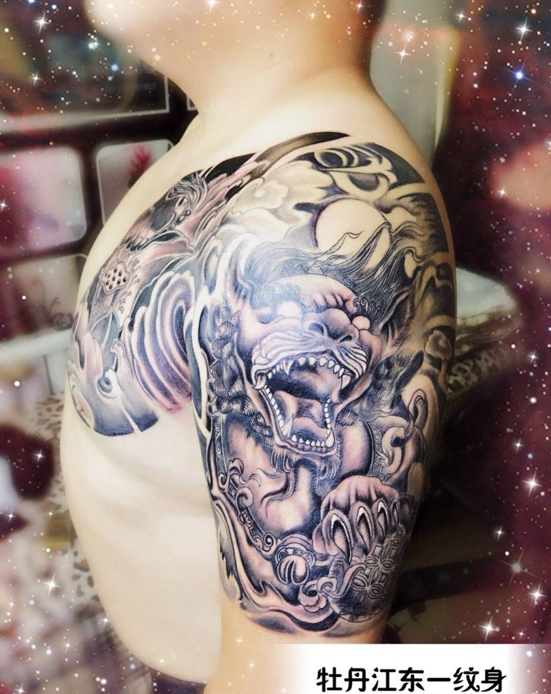 唐狮荷花半甲纹身图片